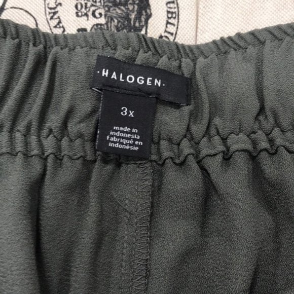 Halogen Gathered Waist Bermuda Shorts - Picture 5 of 7